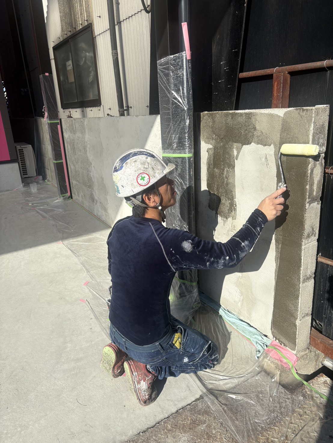 【大東市】<br>事務所の仕切りブロック塗装